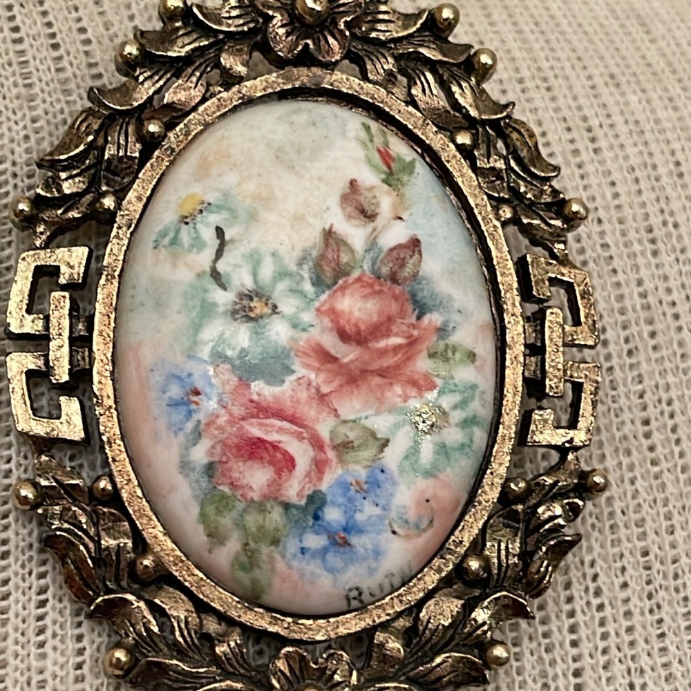 Vintage Hand Painted Ceramic Floral Cameo in a Antique Gold-tone Frame - Picture 12 of 16